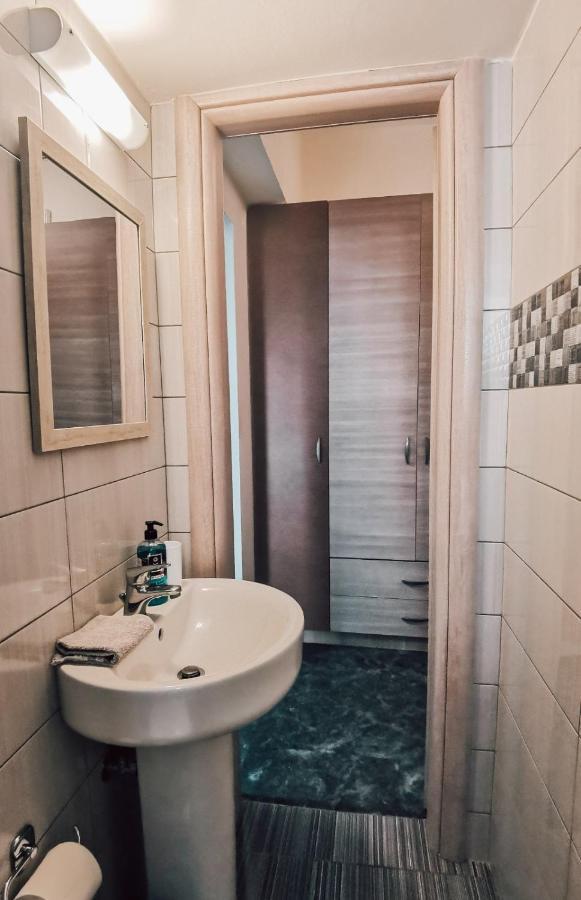 Chalkís Efrosini Downtown Apartment מראה חיצוני תמונה